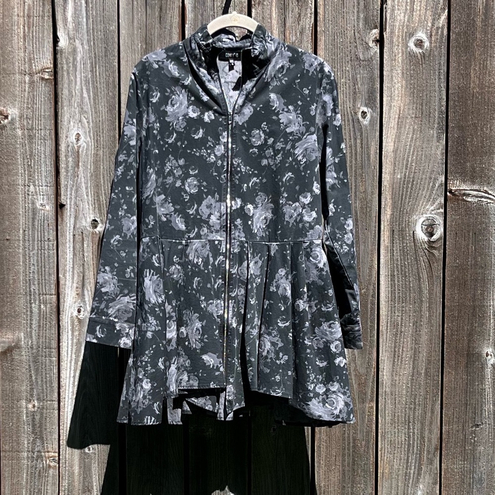 Comfy USA black floral zip up pleated jacket size small
